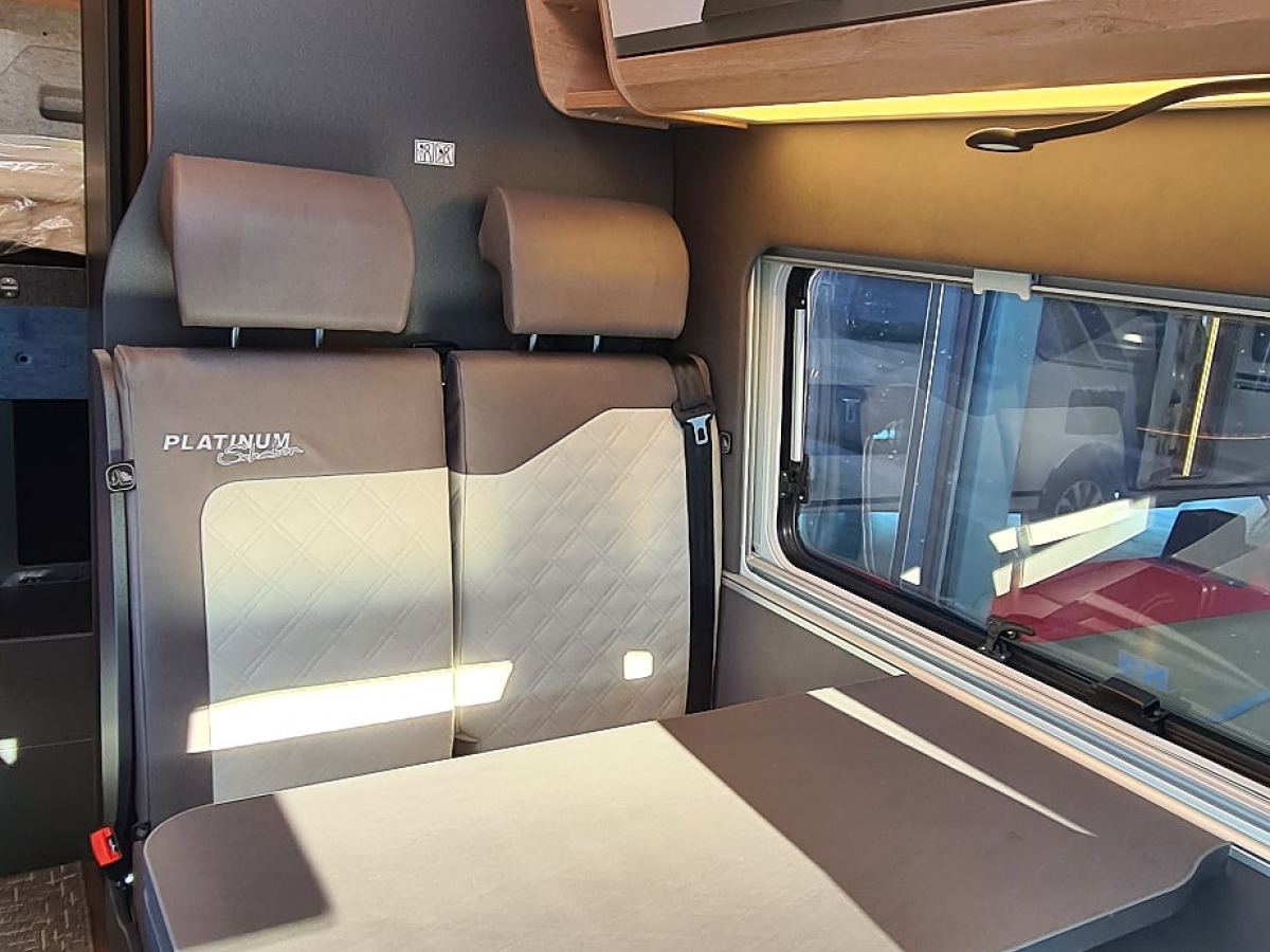 Knaus 630 ME BoxLife automatlåda, lyftsäng, högt tak, bild 7 av 13