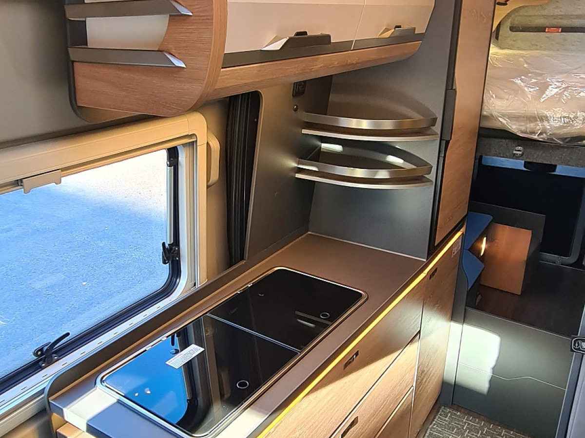Knaus 630 ME BoxLife automatlåda, lyftsäng, högt tak, bild 6 av 13