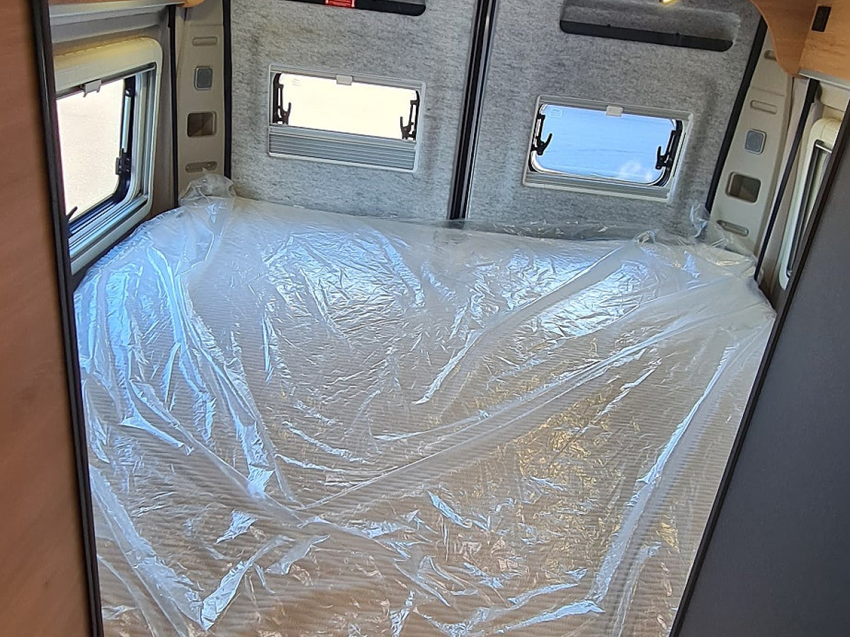 Knaus 630 ME BoxLife automatlåda, lyftsäng, högt tak, bild 10 av 13
