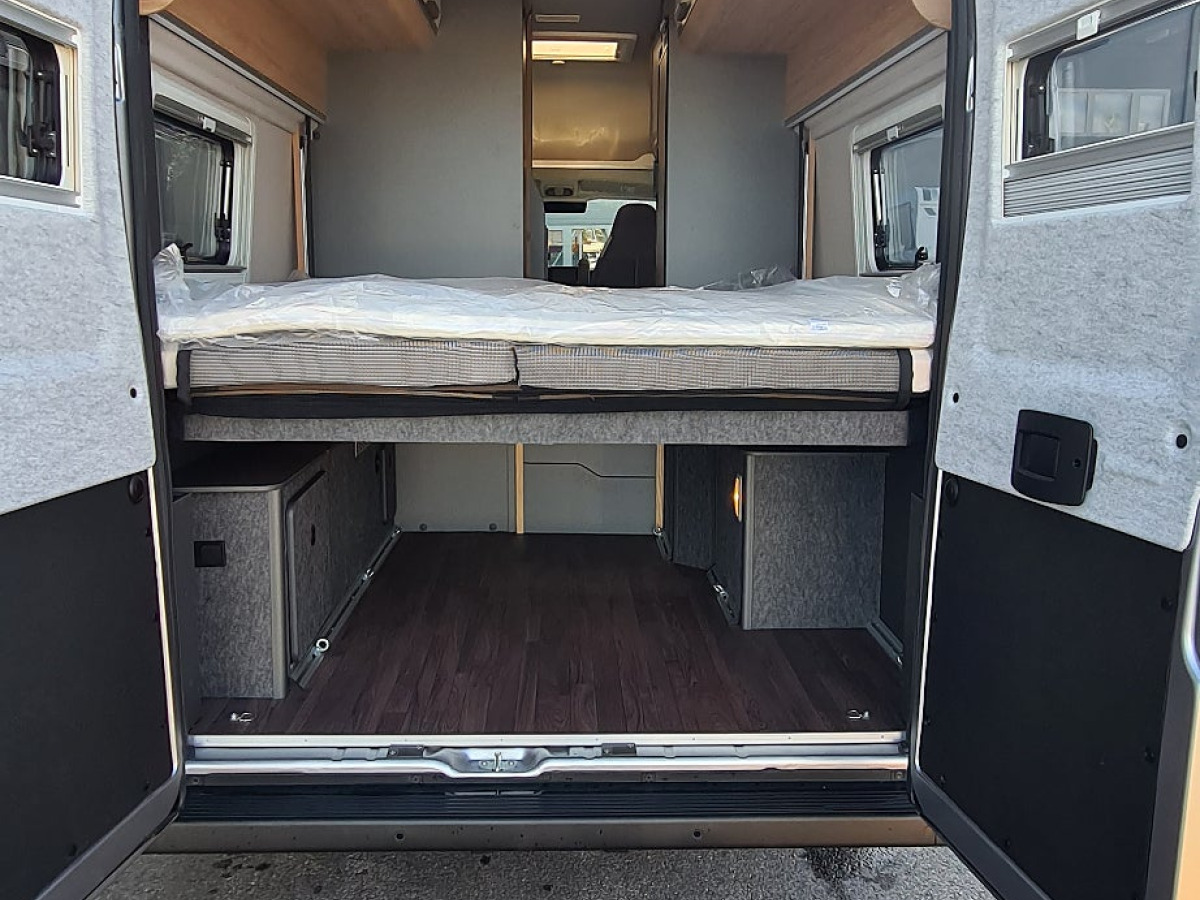 Knaus 630 ME BoxLife automatlåda, lyftsäng, högt tak, bild 12 av 13