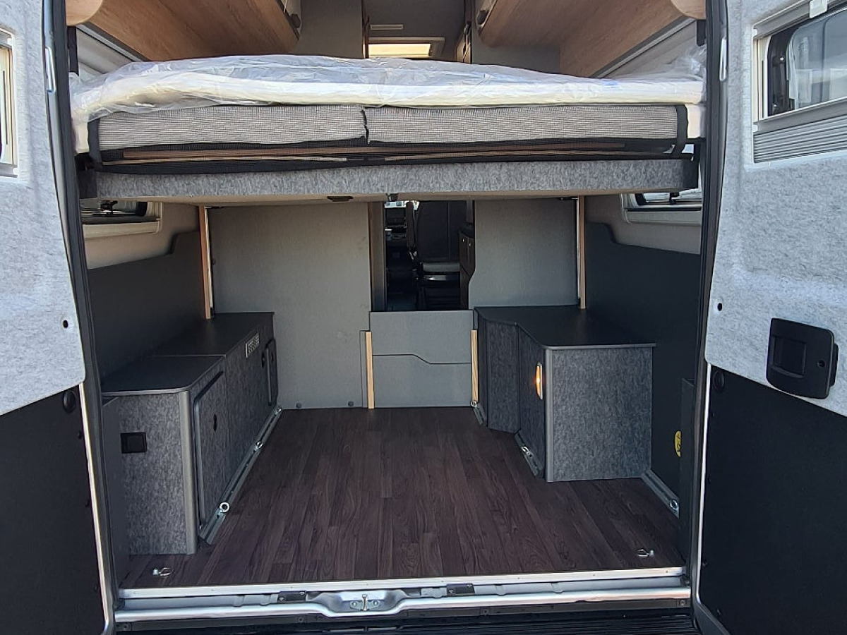 Knaus 630 ME BoxLife automatlåda, lyftsäng, högt tak, bild 13 av 13