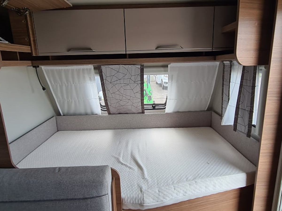 Knaus 500 KD sport 3vånings-säng, lufttält, markis, bild 5 av 16