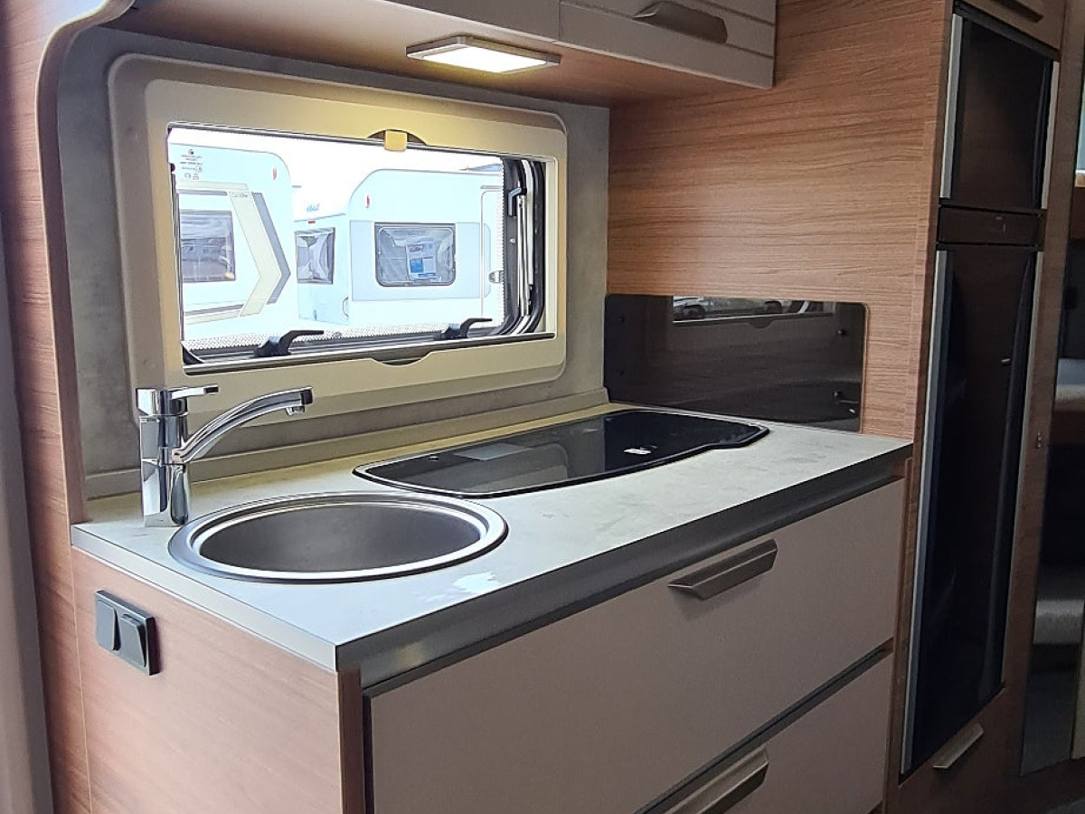 Knaus 500 KD sport 3vånings-säng, lufttält, markis, bild 7 av 16