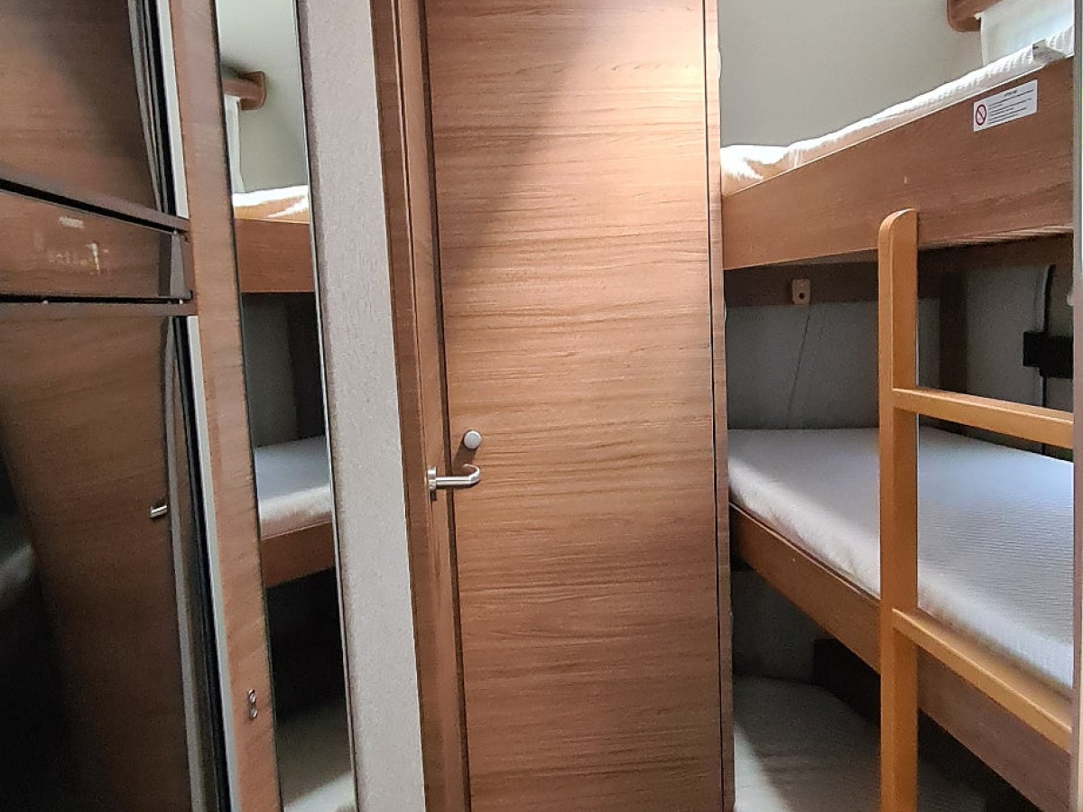 Knaus 500 KD sport 3vånings-säng, lufttält, markis, bild 9 av 16