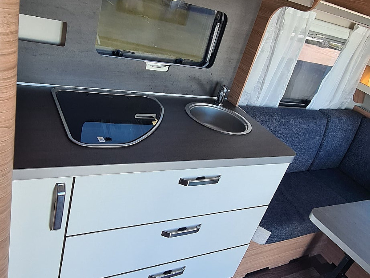 Weinsberg 550 UK Caraone solceller, tv-antenn, dubbla tv-hållare, bild 6 av 11