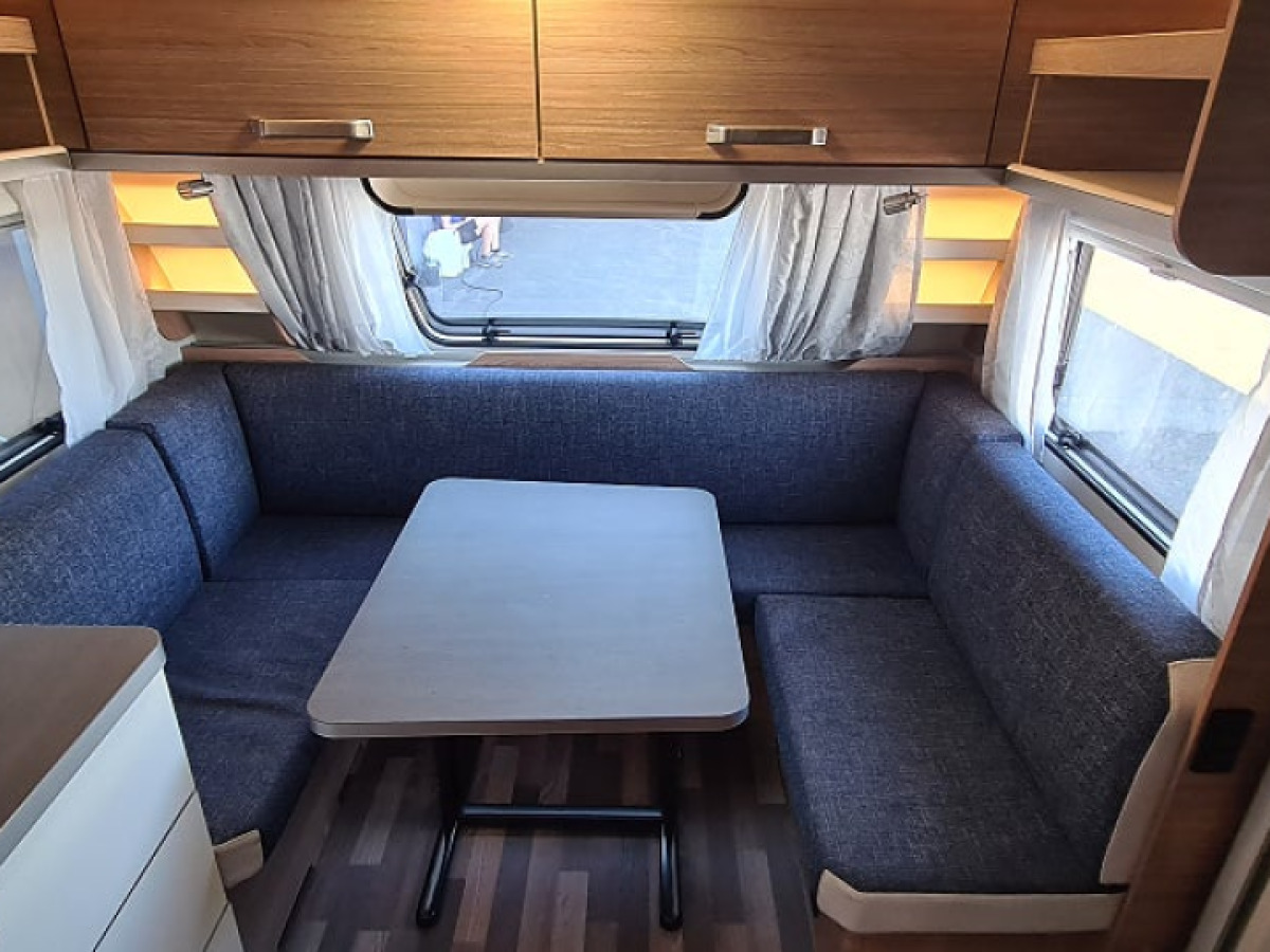 Weinsberg 550 UK Caraone solceller, tv-antenn, dubbla tv-hållare, bild 7 av 11