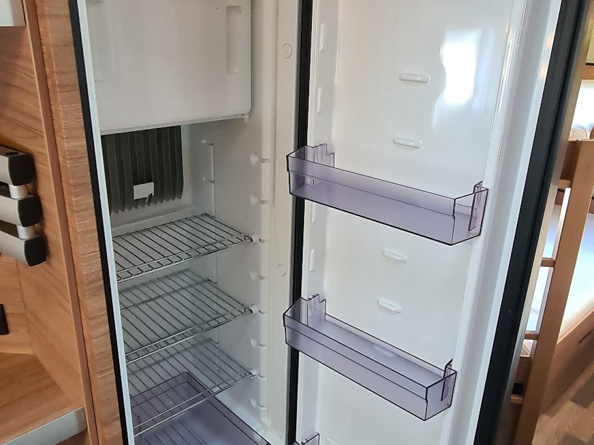 Weinsberg 550 UK Caraone solceller, tv-antenn, dubbla tv-hållare, bild 11 av 11