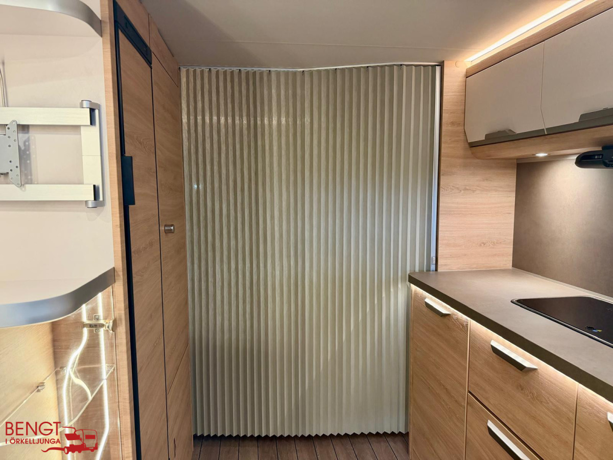 Knaus SÜDWIND BLACK SELECTION 580 UF, bild 32 av 35