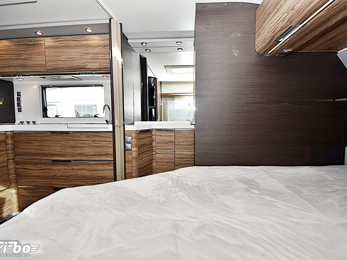 Adria 563 PU Astella Glam Edition, Dubbelbädd, bild 16 av 28