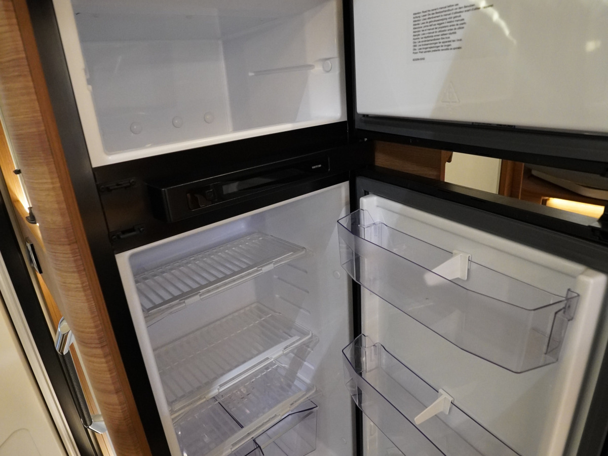 Rapido 696 F 65ans 140hk Automat 3500kg, bild 10 av 23