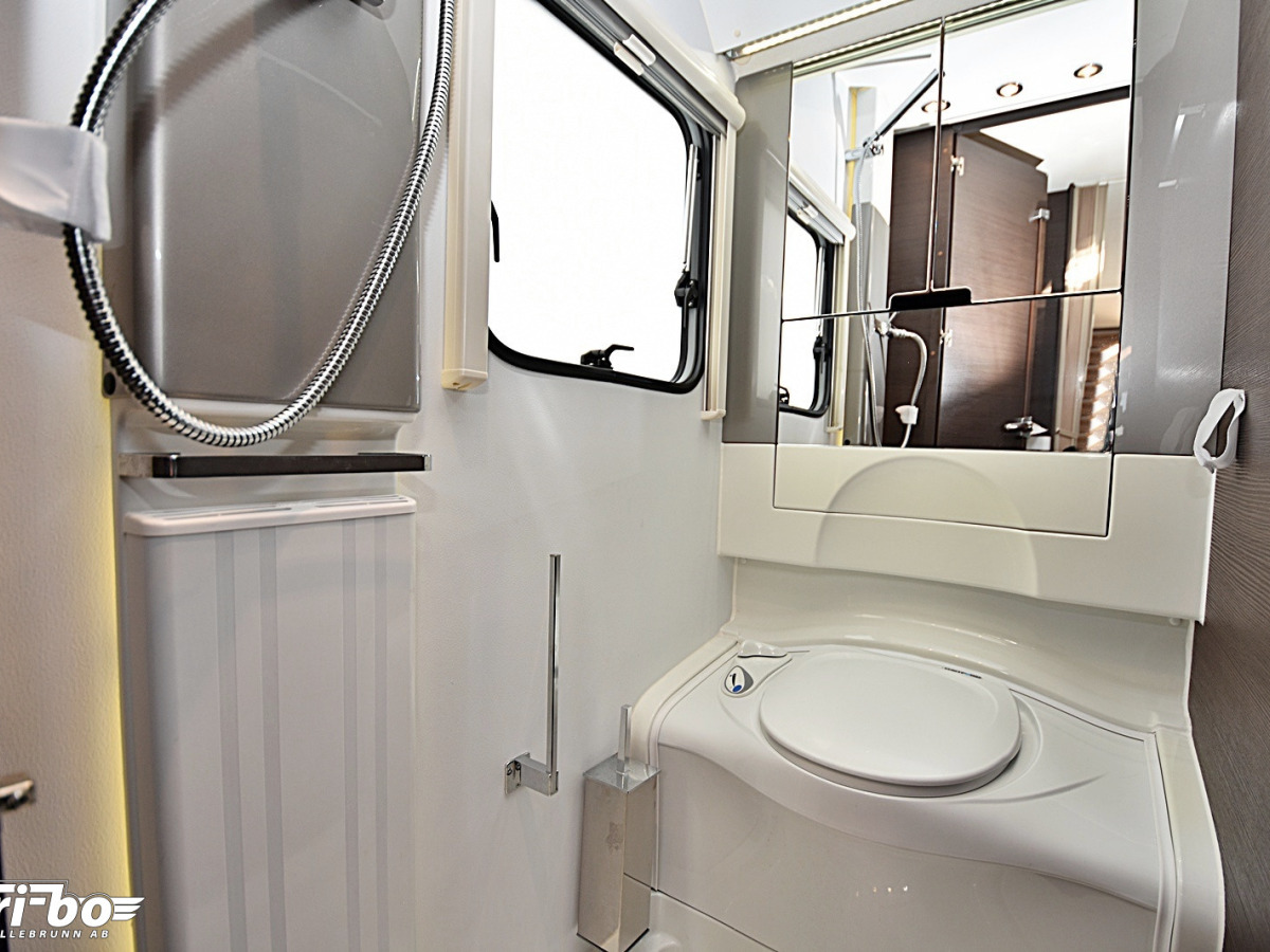 Adria 563 PU Astella Glam Edition, Dubbelbädd, bild 24 av 28