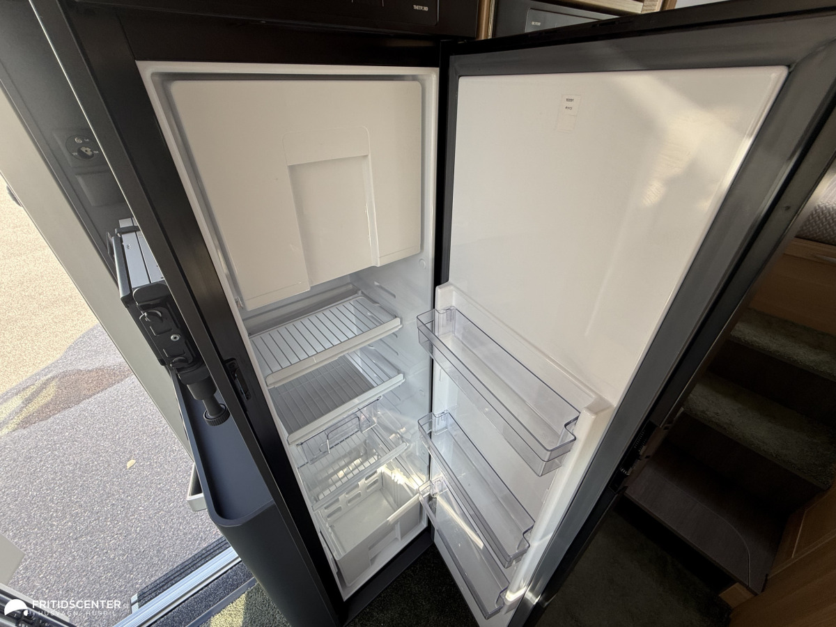 Adria CORAL PLUS 670 DL *ALDE / Solpanel / Lithium*, bild 8 av 40