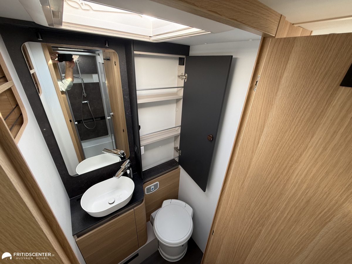 Adria CORAL PLUS 670 DL *ALDE / Solpanel / Lithium*, bild 9 av 40