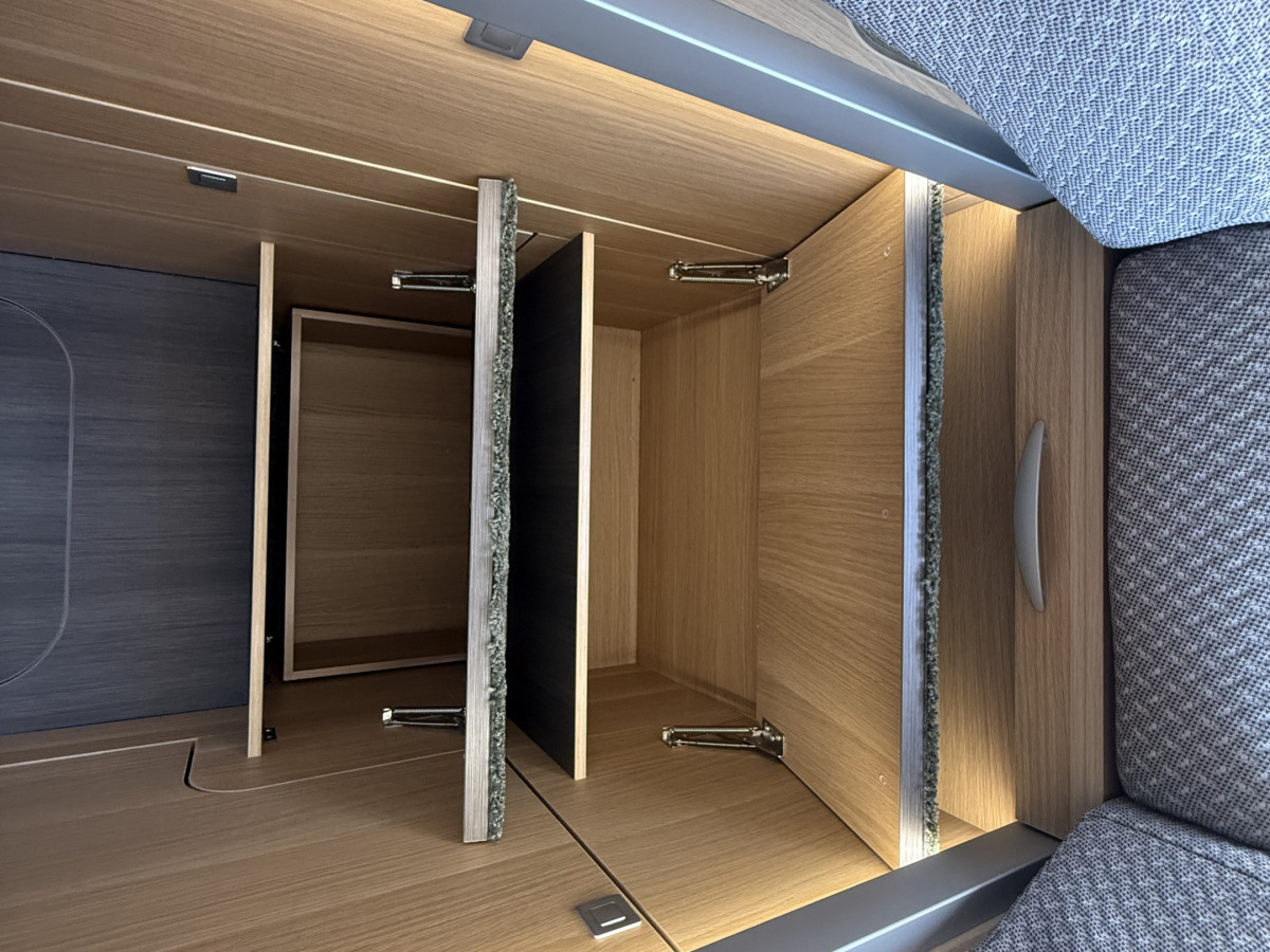 Adria CORAL PLUS 670 DL *ALDE / Solpanel / Lithium*, bild 17 av 40