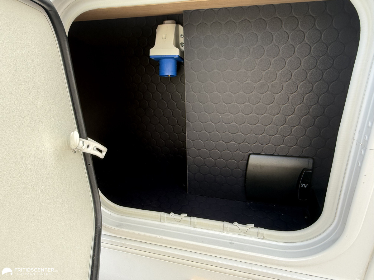 Adria CORAL PLUS 670 DL *ALDE / Solpanel / Lithium*, bild 23 av 40