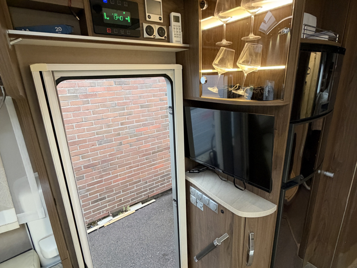 Frankia F-LINE 840 QD LUXURY LINE HYDRAL. STÖDBEN MYCKET VÄLUTRUSTAD, bild 11 av 21