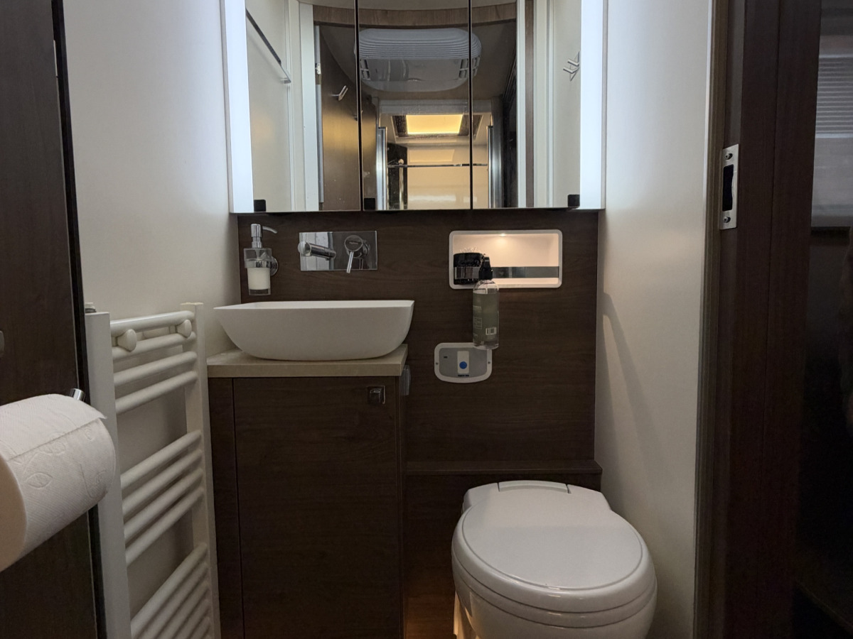 Frankia F-LINE 840 QD LUXURY LINE HYDRAL. STÖDBEN MYCKET VÄLUTRUSTAD, bild 17 av 21