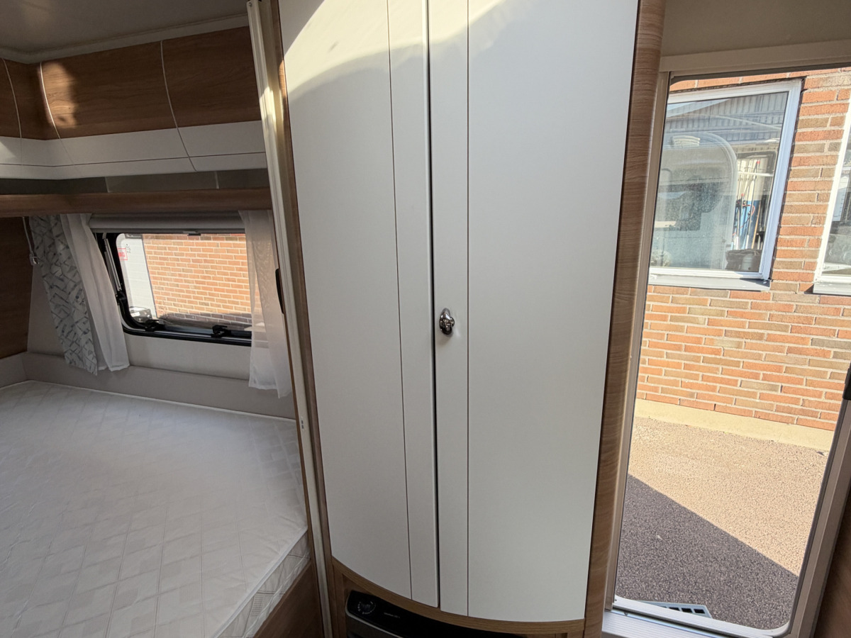 Hobby 460 UFE DE LUXE GOLVVÄRME 1500KG, bild 8 av 13