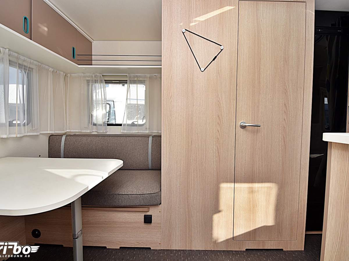 Adria 492 LU Aviva, Långbäddar, bild 4 av 25