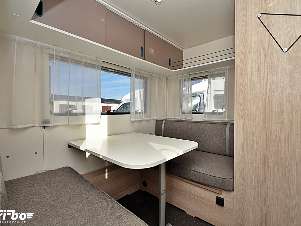 Adria 492 LU Aviva, Långbäddar, bild 5 av 25