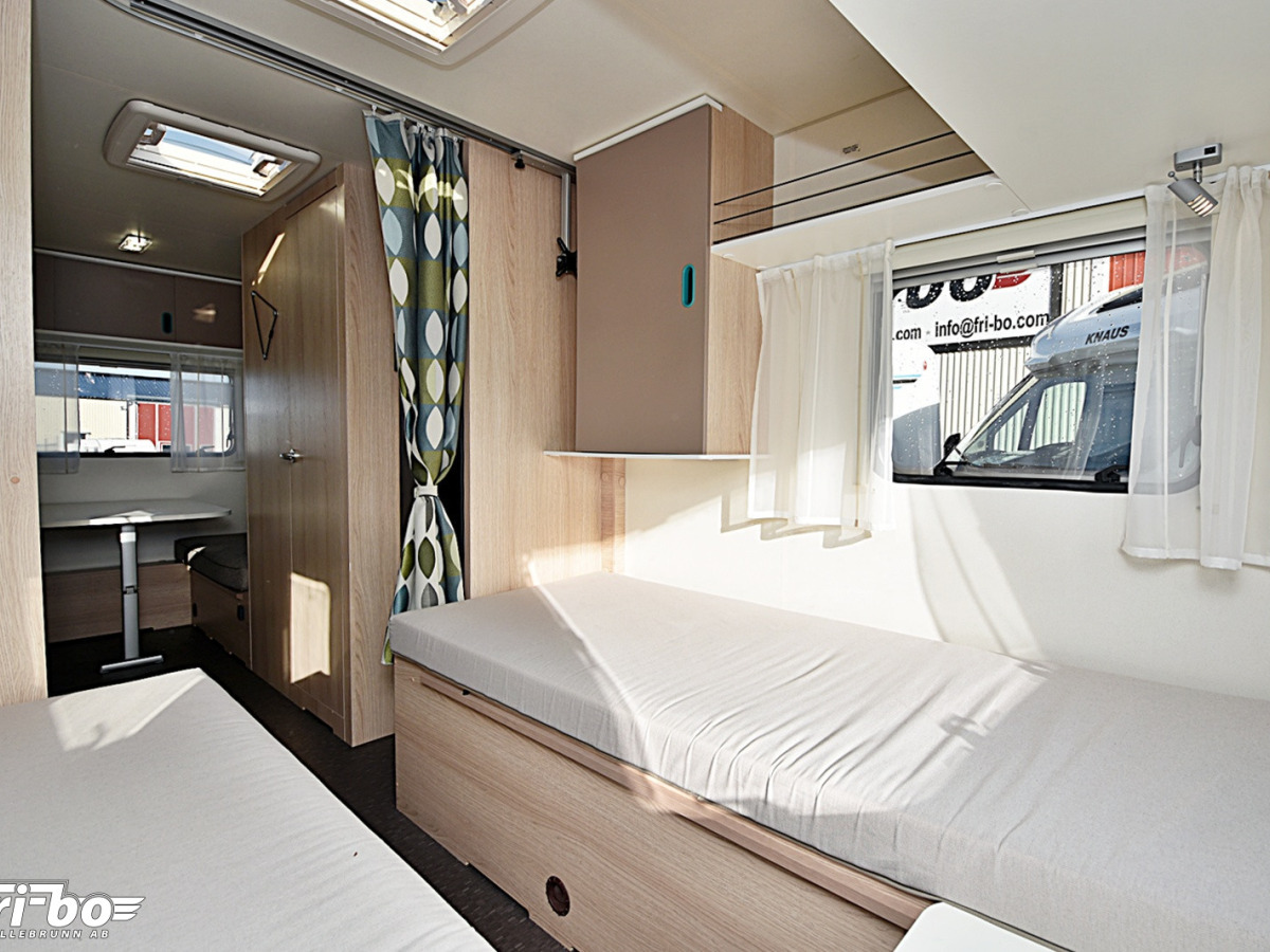 Adria 492 LU Aviva, Långbäddar, bild 16 av 25