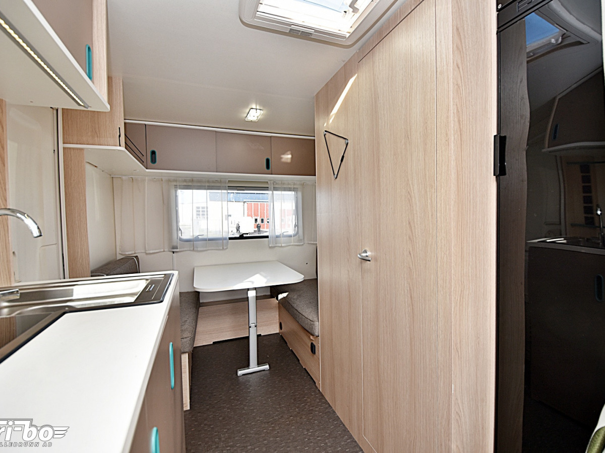 Adria 492 LU Aviva, Långbäddar, bild 17 av 25