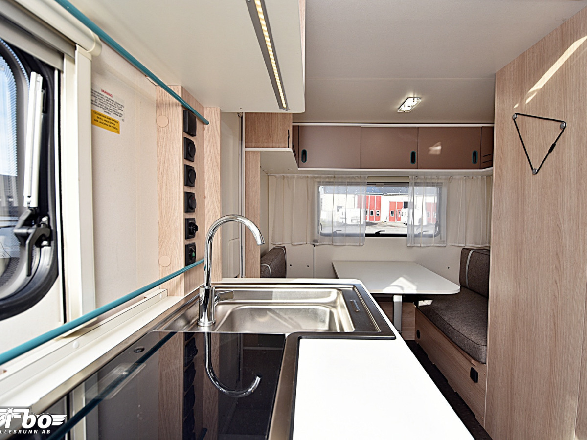 Adria 492 LU Aviva, Långbäddar, bild 19 av 25