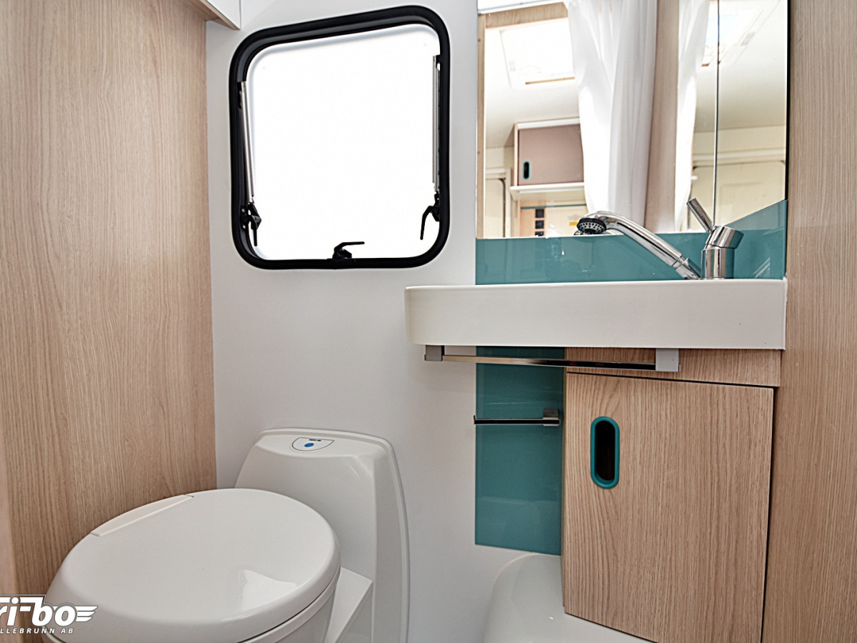 Adria 492 LU Aviva, Långbäddar, bild 21 av 25