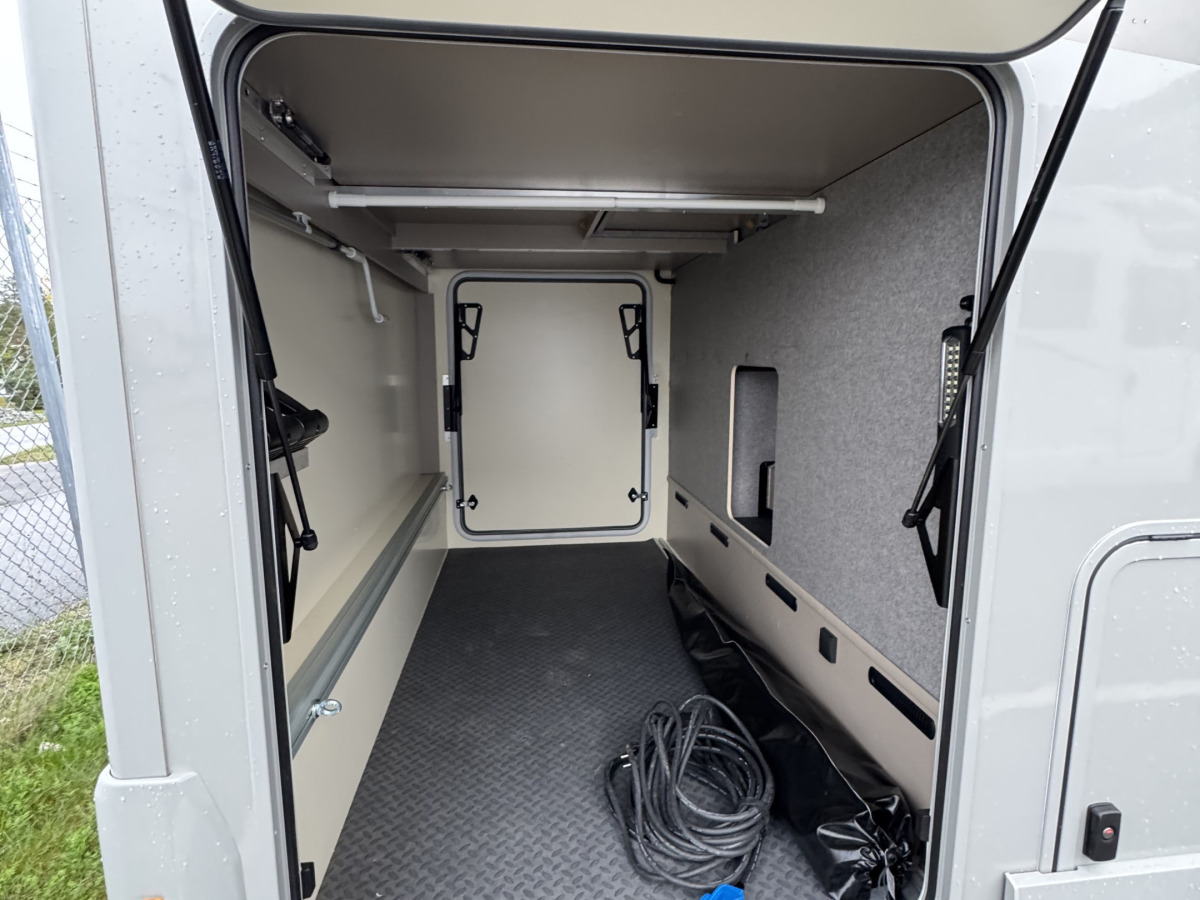 Eura Mobil IL GT 726 EF / MB/ EP hydraliska stödben, bild 13 av 36