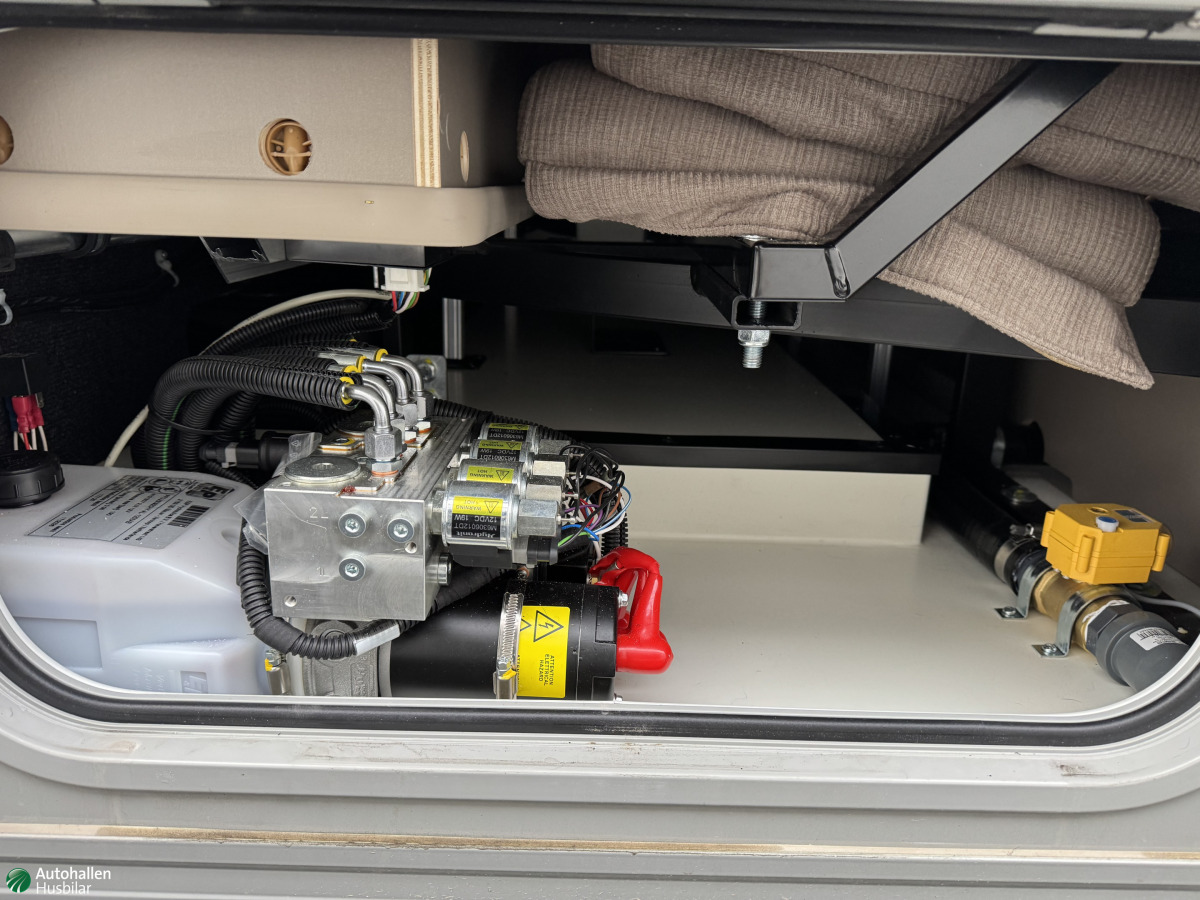 Eura Mobil IL GT 726 EF / MB/ EP hydraliska stödben, bild 14 av 36