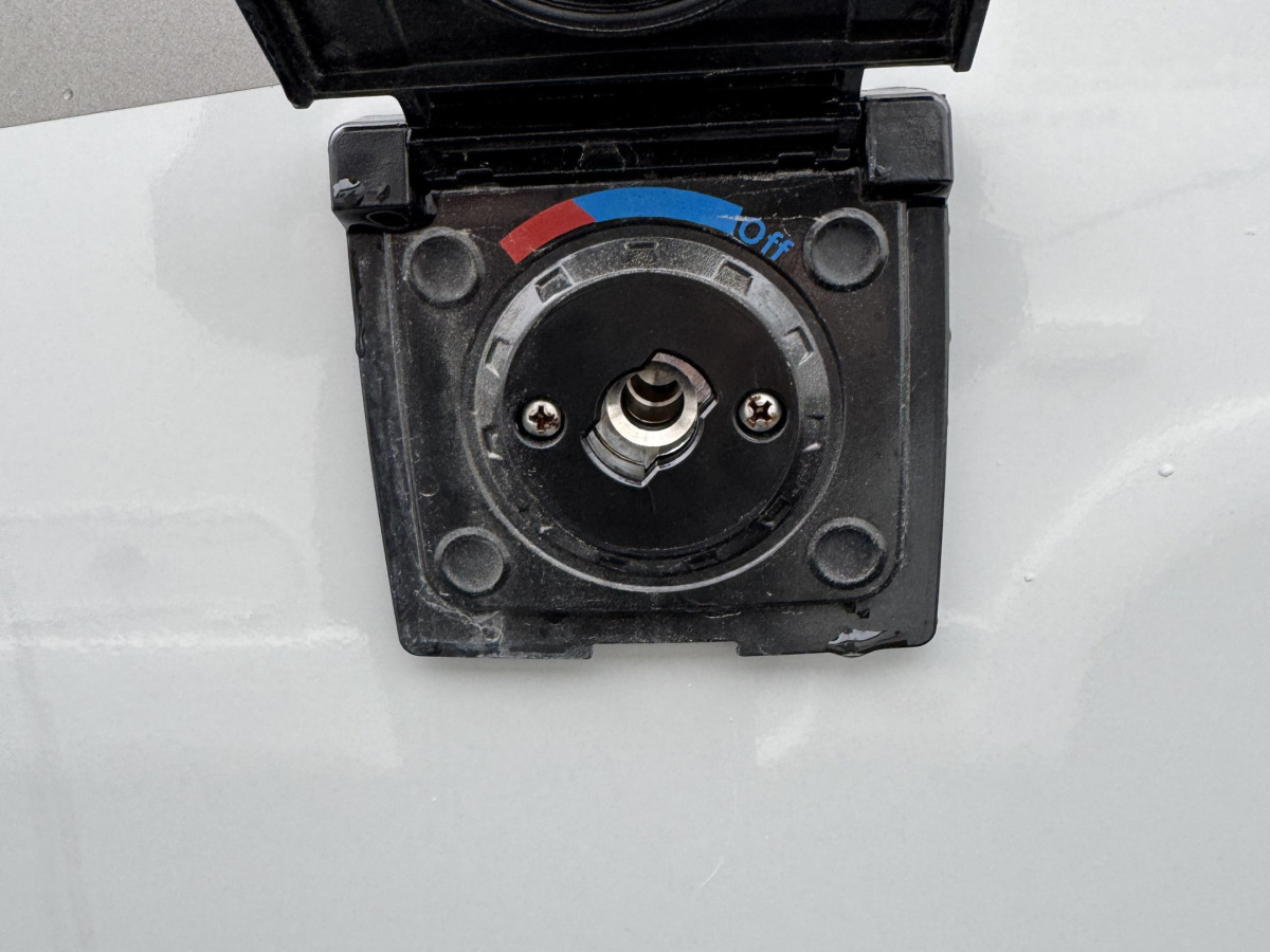 Eura Mobil IL GT 726 EF / MB/ EP hydraliska stödben, bild 15 av 36