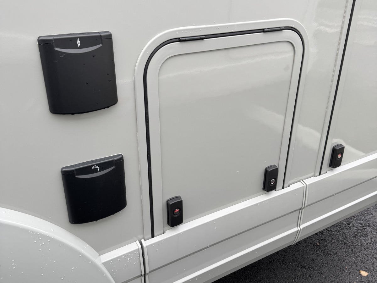 Eura Mobil IL GT 726 EF / MB/ EP hydraliska stödben, bild 17 av 36