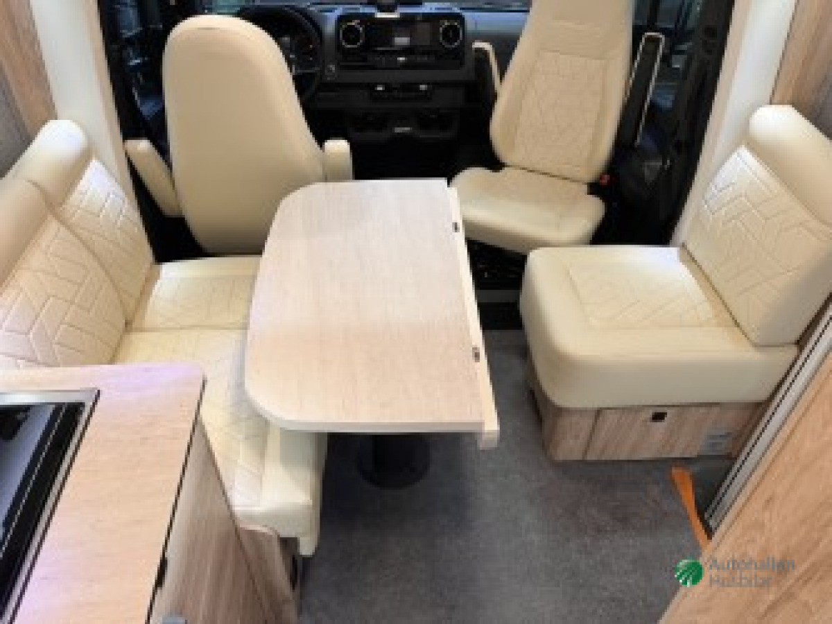 Eura Mobil XTURA 686 EF / 4 Åkande / 3 Sovande, bild 9 av 21