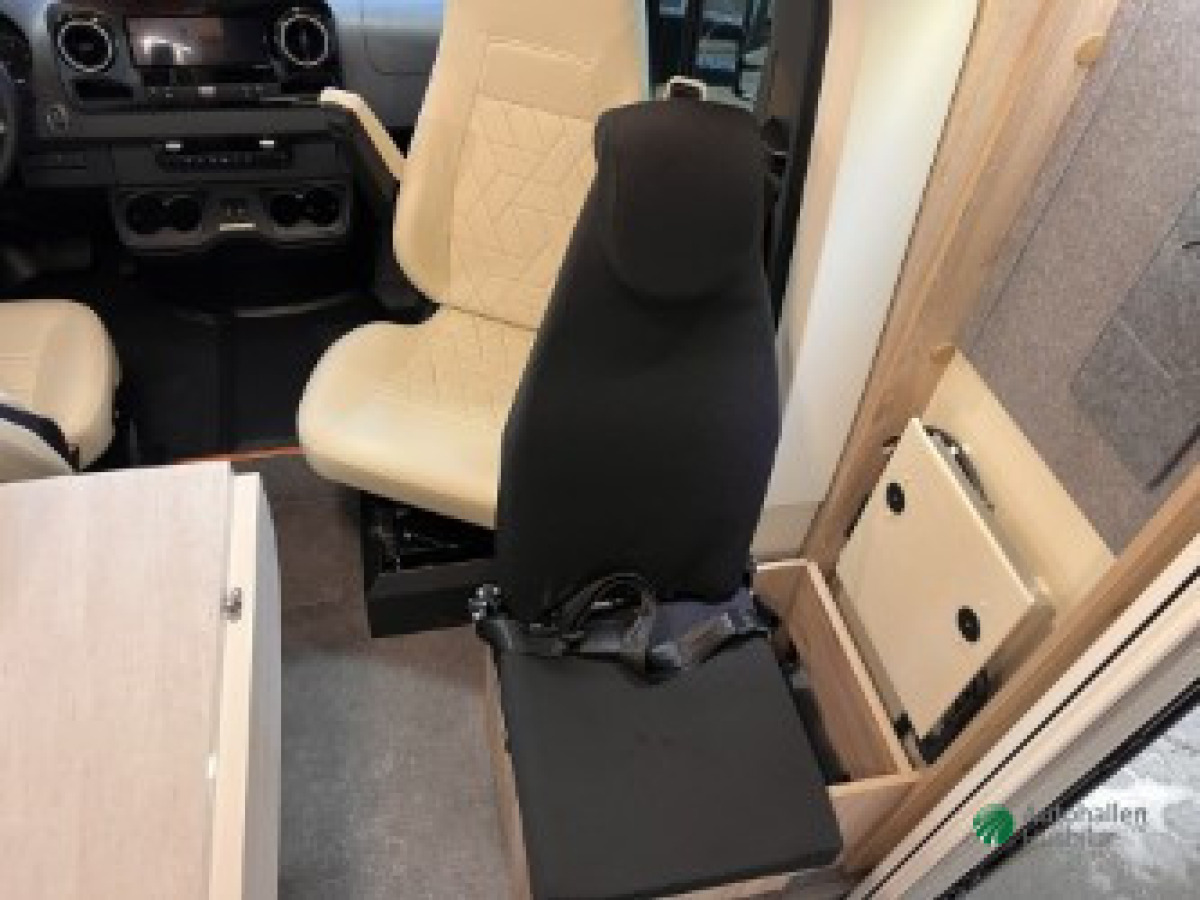 Eura Mobil XTURA 686 EF / 4 Åkande / 3 Sovande, bild 11 av 21