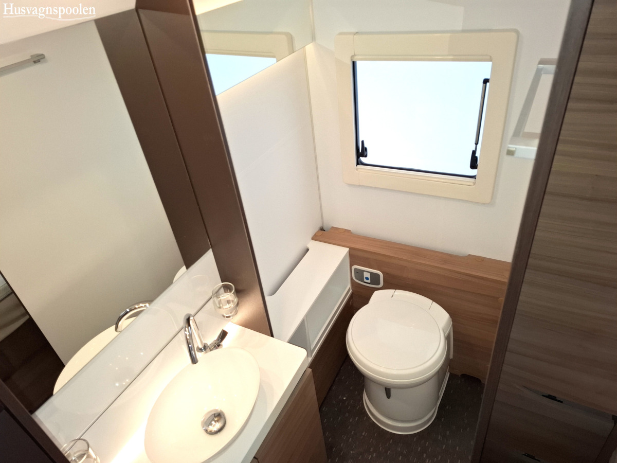 Adria ALPINA 663HT Alde, Queenbädd, Ac, Mover, Förtält, bild 7 av 11