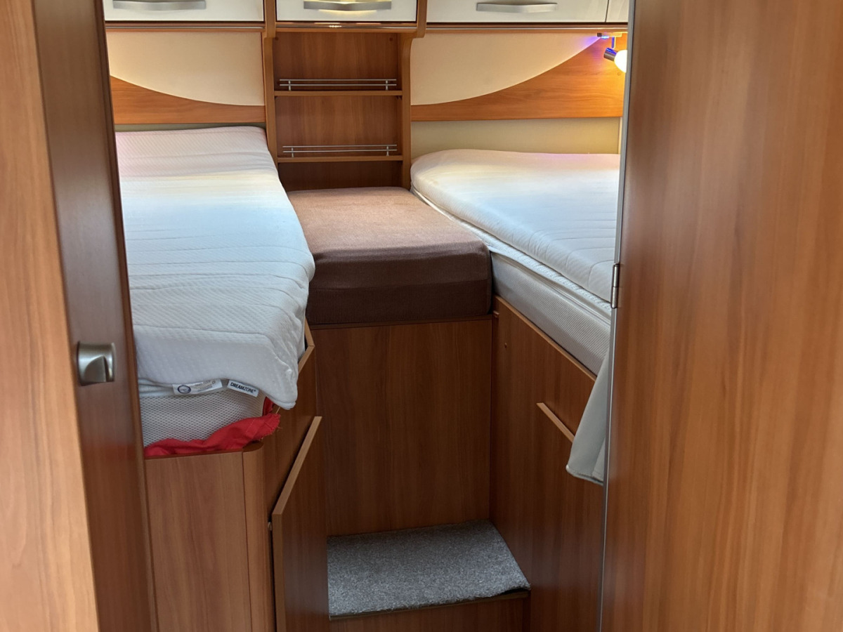 Hymer 474 höga långbäddar, bild 9 av 28