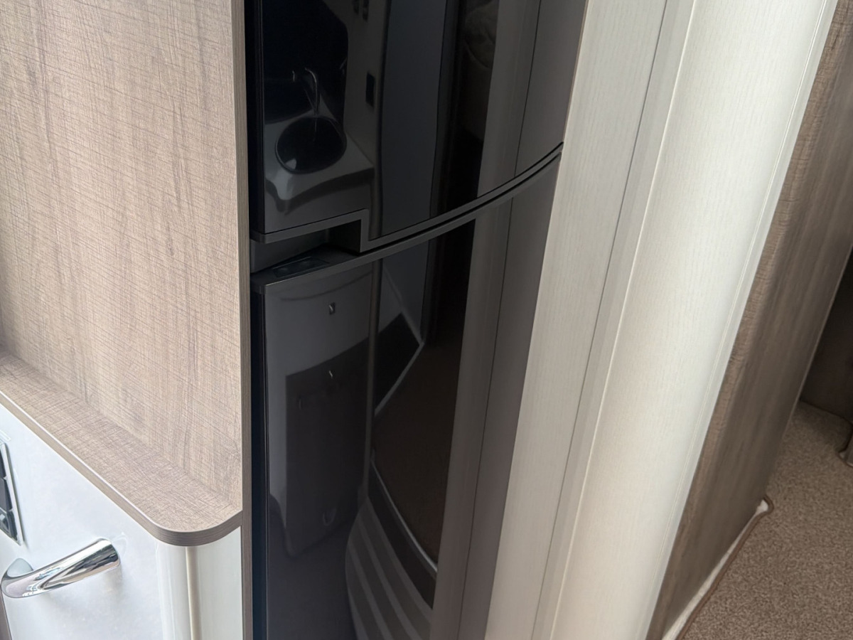 Pilote P746 C Queenbed, bild 10 av 17