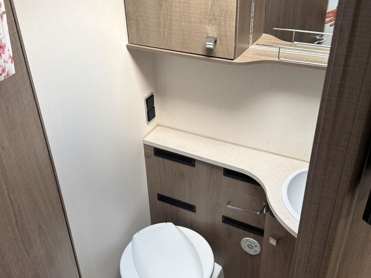 Pilote P746 C Queenbed, bild 13 av 17