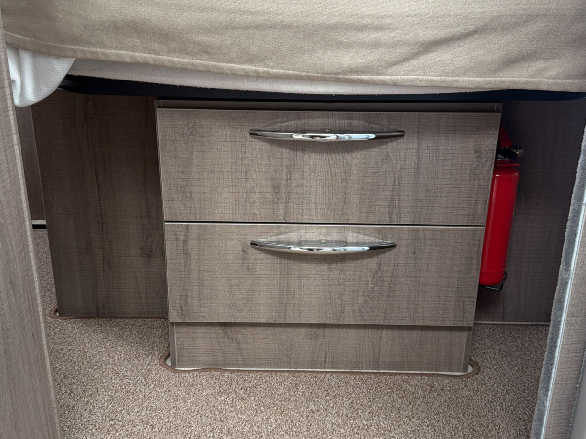 Pilote P746 C Queenbed, bild 17 av 17