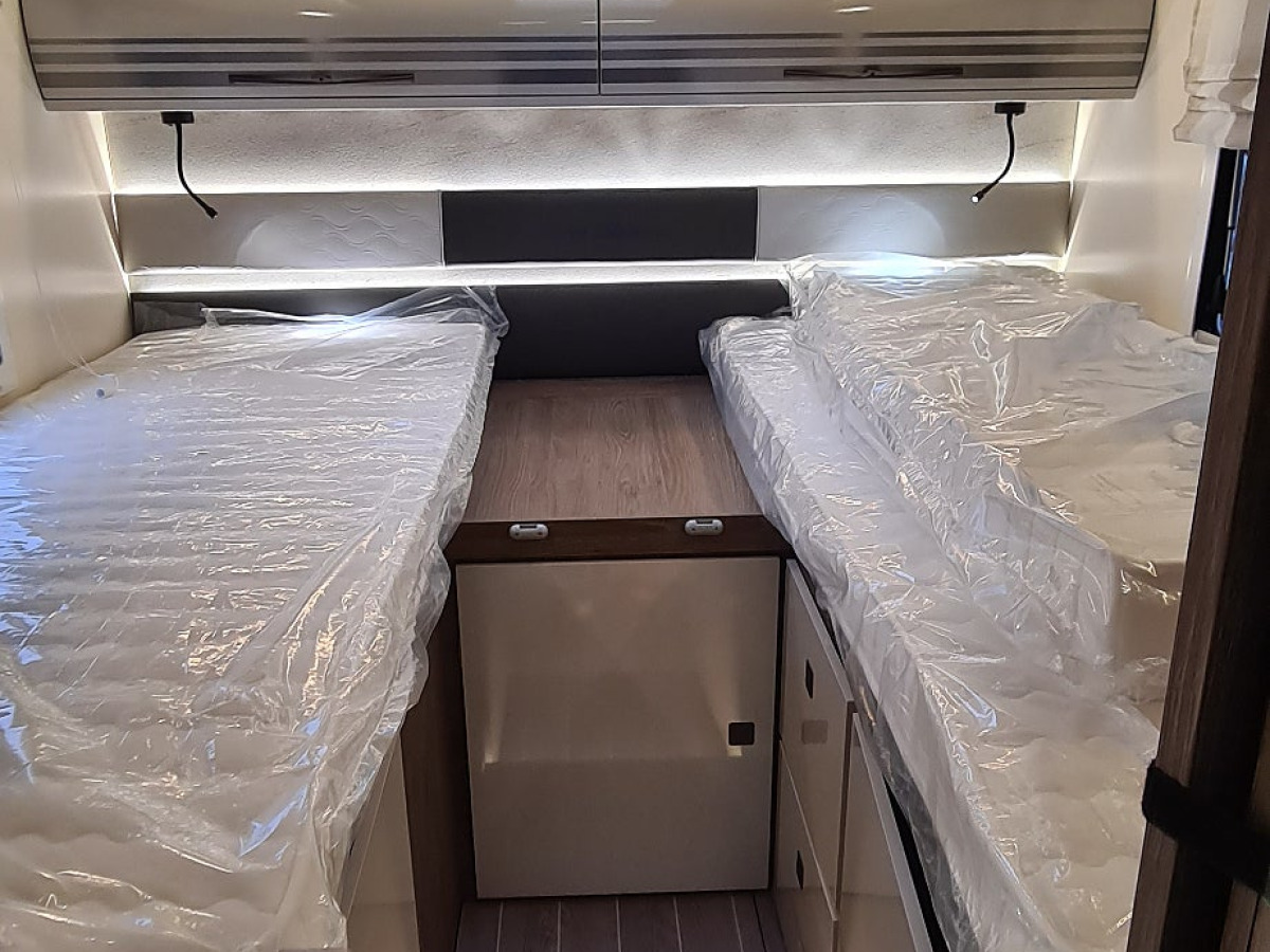 Ci Magis 87 XT Air Edition Långbädd, automat, Truma AC, solceller, bild 8 av 18