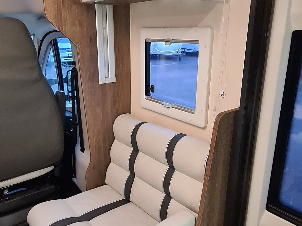 Ci Magis 87 XT Air Edition Långbädd, automat, Truma AC, solceller, bild 10 av 18