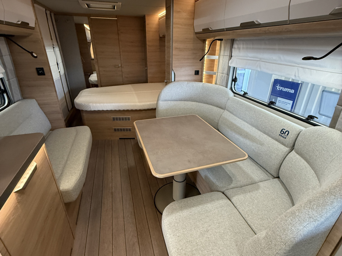 Knaus Südwind 650 PXB Queenbädd, bild 6 av 18