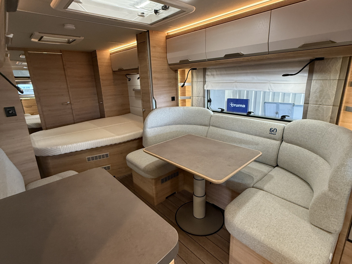 Knaus Südwind 650 PXB Queenbädd, bild 5 av 18