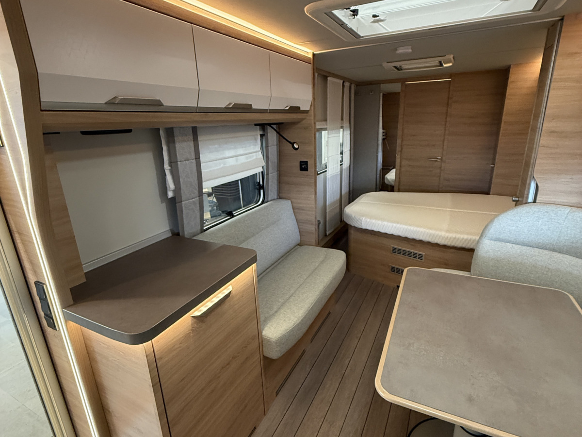 Knaus Südwind 650 PXB Queenbädd, bild 7 av 18