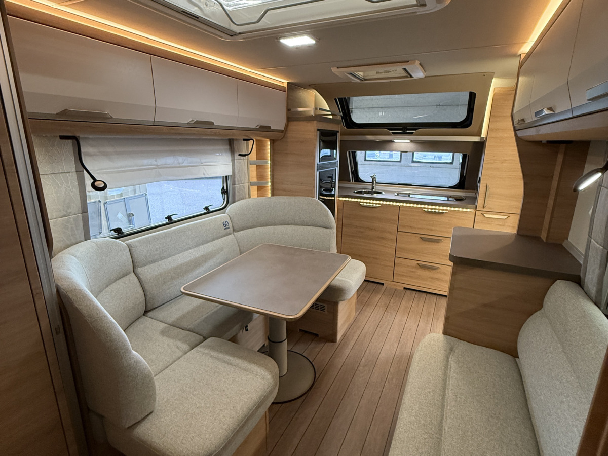 Knaus Südwind 650 PXB Queenbädd, bild 14 av 18