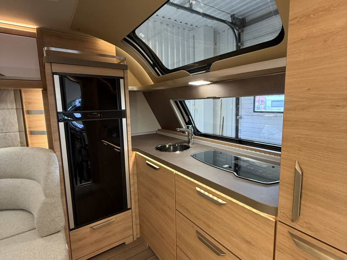Knaus Südwind 650 PXB Queenbädd, bild 4 av 18