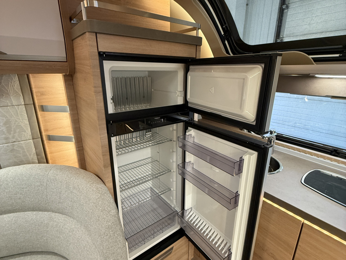 Knaus Südwind 650 PXB Queenbädd, bild 16 av 18