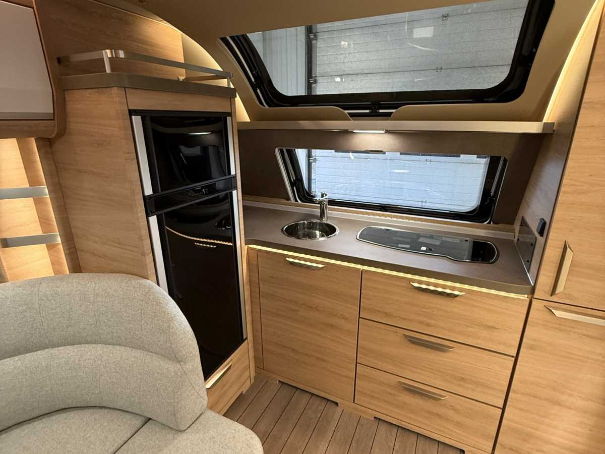 Knaus Südwind 650 PXB Queenbädd, bild 15 av 18