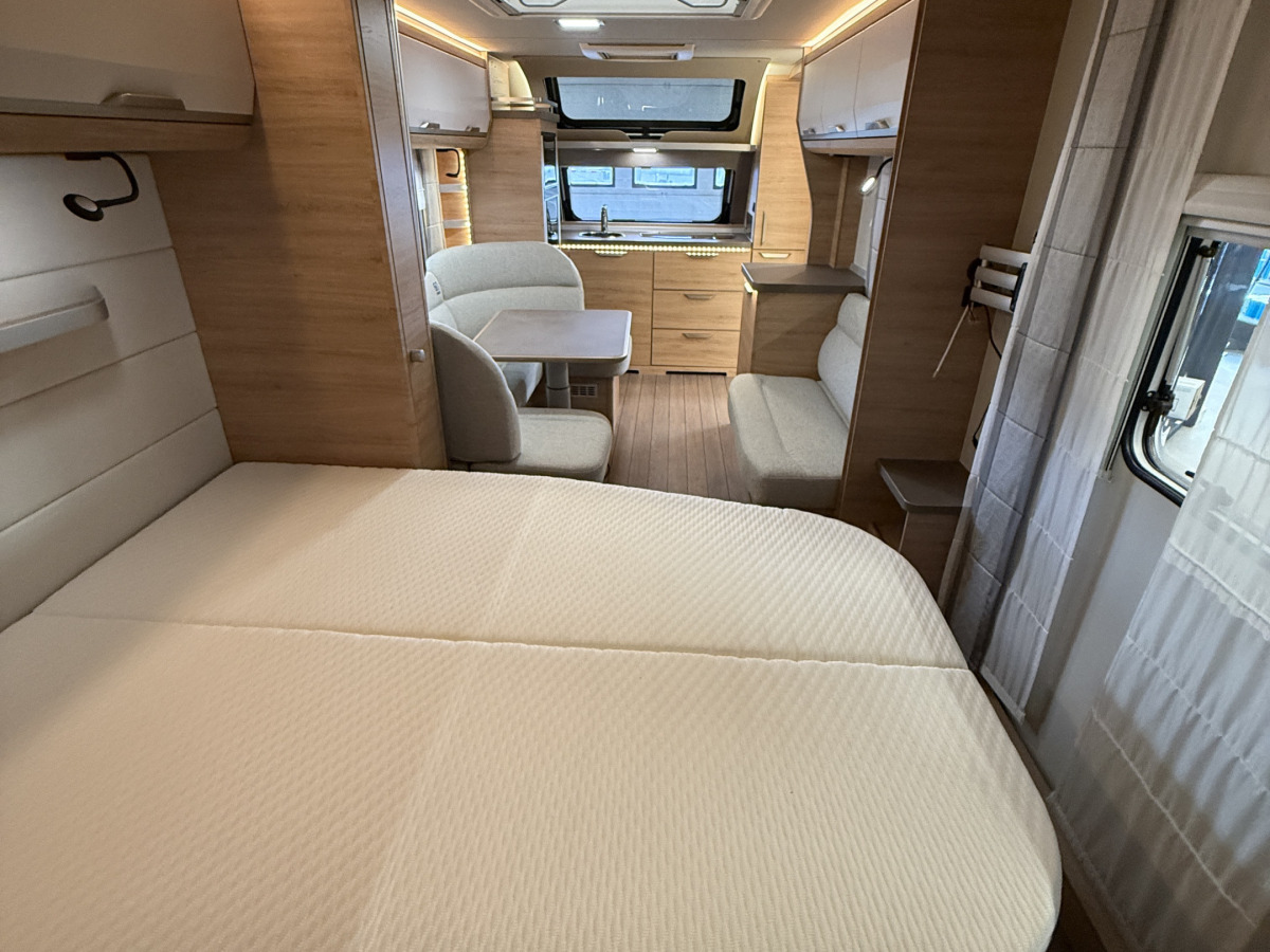 Knaus Südwind 650 PXB Queenbädd, bild 13 av 18