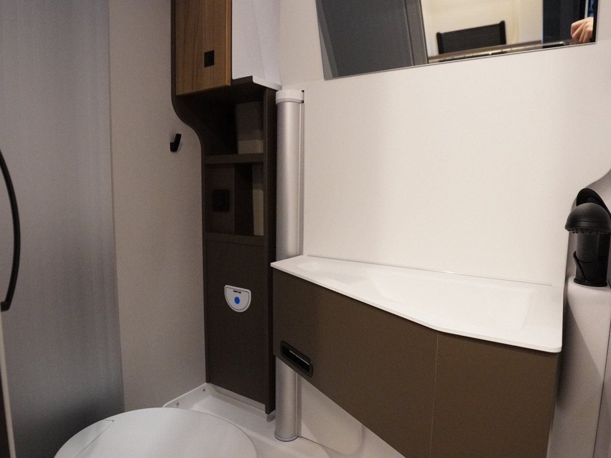 Bürstner B66 C600 Smartfan Solcell Litiumbatteri, bild 9 av 17